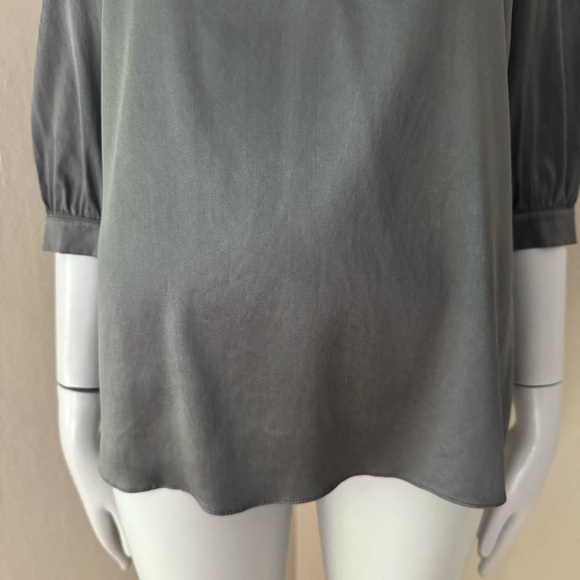 THOMAS PINK Silk Ruffle Neck Blouse Gray V- Neck 3/4 Sleeve Size 6 - Picture 4 of 16